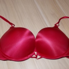 Červená podprsenka Victoria´s secret Miraculous - foto č. 1