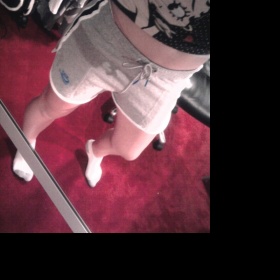 Šedé sportovní kraťasy Nike