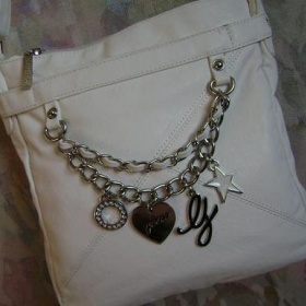 Černá crossbody Geoss s přívěsky