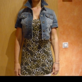 Modrá krátká bundička