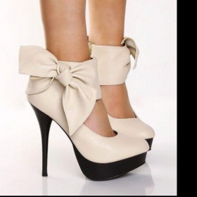 Béžové lodičky s mašlí