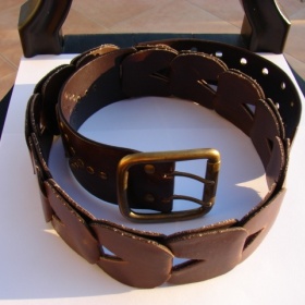 Hnědý kožený pásek next