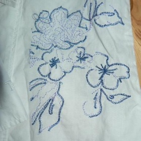 Bílá košile s vyšíváním Tristan & Iseut