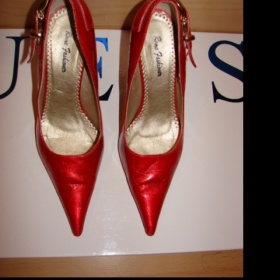 Lesklé červené jehlové kroko lodičky