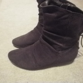 Černé kotníčkové botky/Deichmann