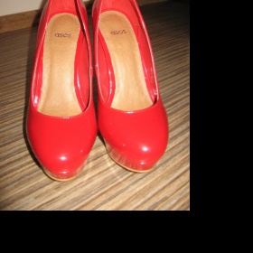 Rudé lodičky na platformě Asos - foto č. 1