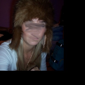 Hnědá chlupatá ušanka