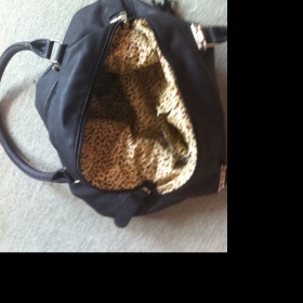 Prostorná černá kabelka/vhodná do školy