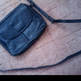 Kožená černá kabelka přes rameno - foto č. 1