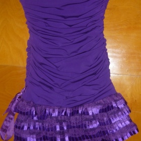 Fialové šatky s volánkovou sukénkou - foto č. 1