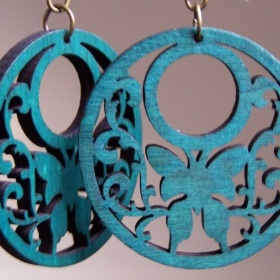 Dřevěné kruhy s motýlem