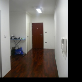 Šatník do chodby (předsíně)