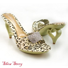 Neobvyklý tvar podpatků