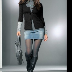 Svetřík se zavazováním pod prsy