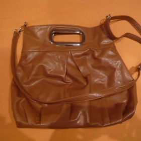 Hnědá kabelka vhodná k legínám