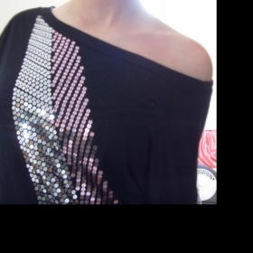 Třpytivý delší top, Amisu, S