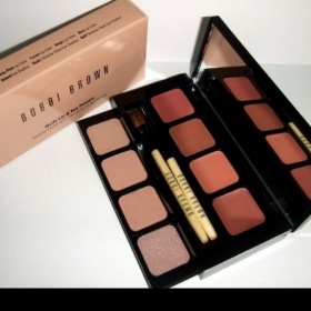 Nude paletka očních stínů