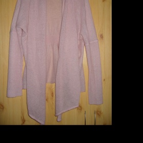 Růžový cardigan
