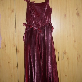 Plesové bordó šaty
