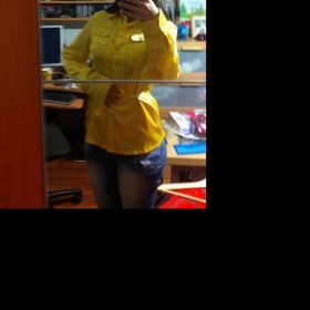 Žlutá košile ze saténu - foto č. 1