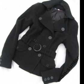 Koupím flaušový černý kabátek v tomto stylu - foto č. 1