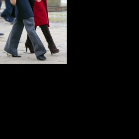 Malinový kabát princezny Kate