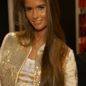 Vlasy jako Nessa Devil