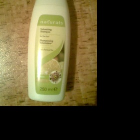 Avon - Šampon pro zvětšení objemu s limetkou a mučenkou Naturals