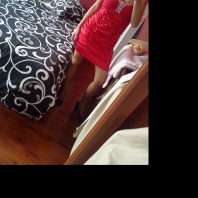 Červené koktejlové šaty - foto č. 1