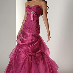 Koupím šaty na stužkovák, plesové šaty - foto č. 1