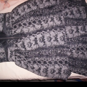 Šaty hadí vzor, New Yorker