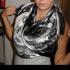 Černostříbrný lesklý šátek - foto č. 1