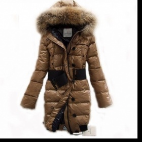 Co ke kabátu Moncler?