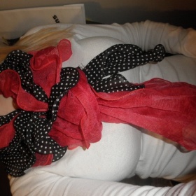 Červeno - černý nadýchaný šátek