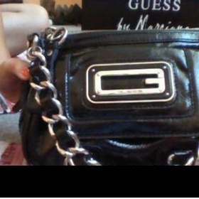 Guess kabelka, kovové aplikace
