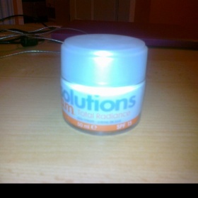 Avon Denní rozjasňující krém s SPF 15 Total Radiance 50 ml