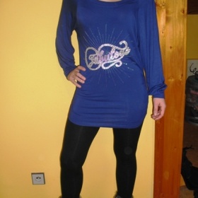 Tmavě modrá tunika s flitrama z Polska