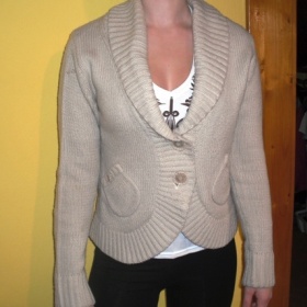 Béžový svetr na knoflíky z Polska