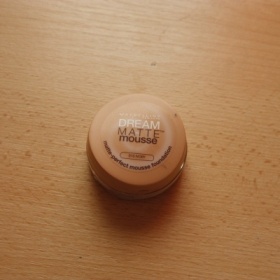 Make - up Dream Matte Mousse od Maybelline, odstín Ivory 010 - foto č. 1