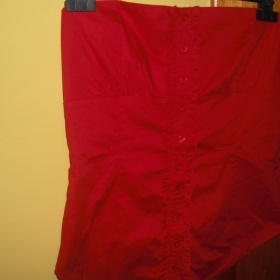 Červený korzet Orsay