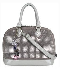 Šedá semišová kabelka s kamínky + přidavný popruh a odepínatelný přívěsek