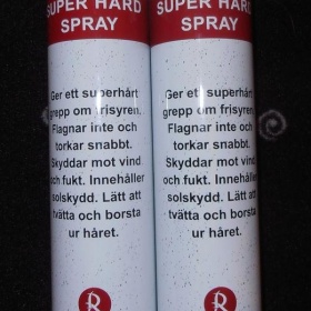 Ultra silný lak na vlasy Romella, vhodný pro silné, sklovité a nepoddajné vlasy, odolný proti větru