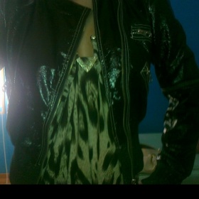 Lesklá černá bundička