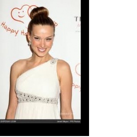 Jaký účes k šatům antického střihu?