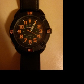 Pánské hodinky Scream se sportovním číselníkem a výrazně oranžovými čísly - foto č. 1