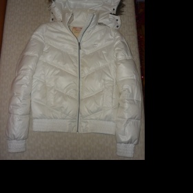 Krémově bílá bunda Pull and Bear