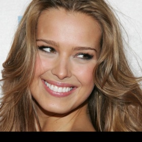 Z tmavých vlasů na barvu podle Petry Němcové