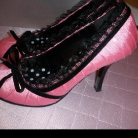 Růžové lodičky ze saténu s krajkou, 38