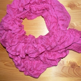 Fialovo růžový šátek - foto č. 1