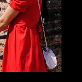 Červené šaty - foto č. 1
